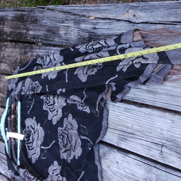 Kokomo Women's NWT shawl beautiful!  One size fits all. - Picture 10 of 12